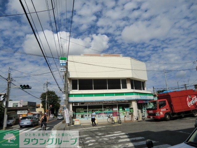 コンビニ　ファミリーマート（コンビニ）まで570m