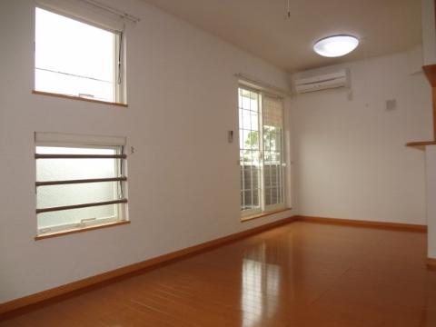 居室・リビング　室内