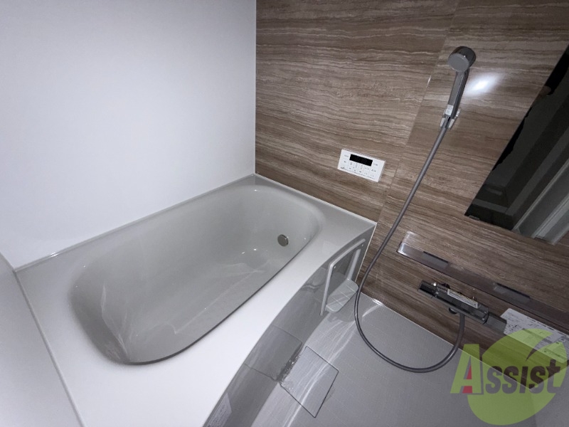 バス・シャワールーム　浴槽は丁度いい広さです。設備も充実ですよ～。