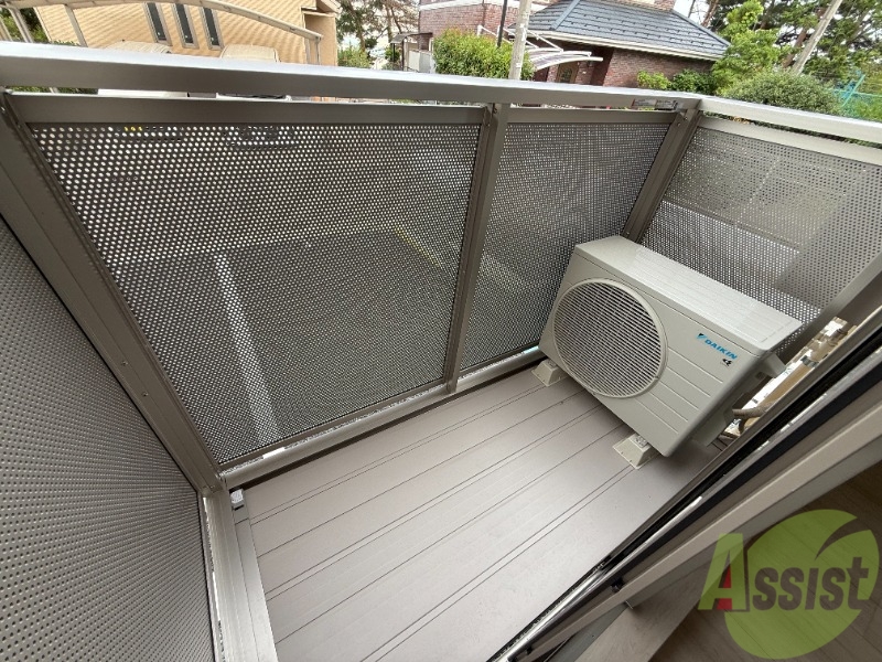 バルコニー　バルコニー付きです。洗濯物を外に干せます。