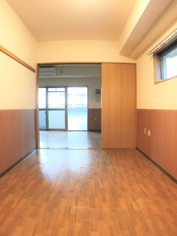 居室・リビング　内装は別部屋の参考写真です。