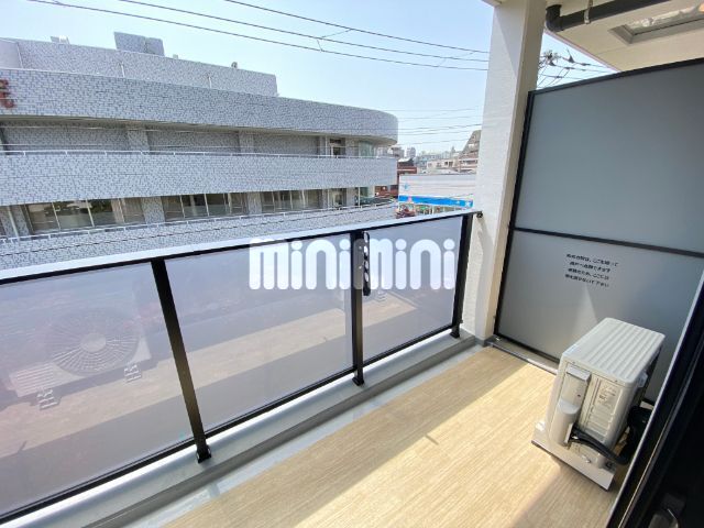 バルコニー　同間取り別部屋写真です