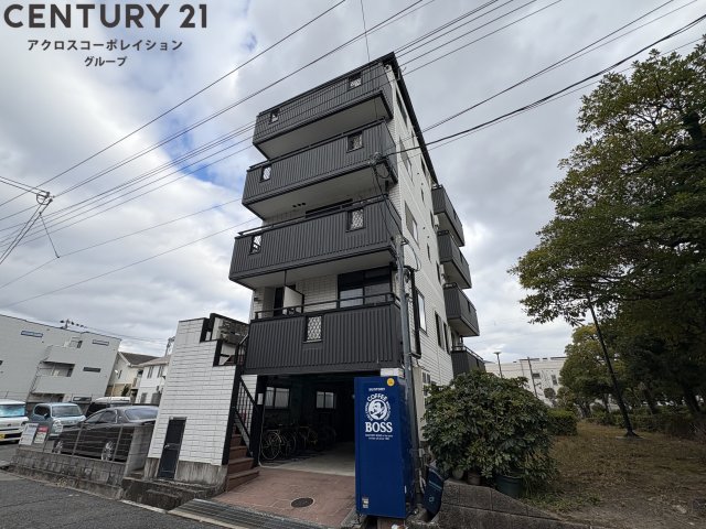 建物外観　敷地内にゴミ置き場があります