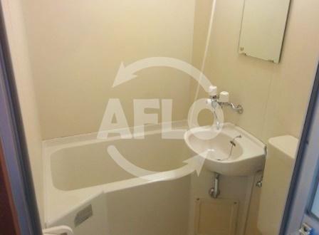 バス・シャワールーム　カイザ71　清潔感のあるユニットバス