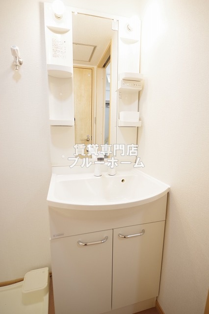 洗面設備　洗面所も収納豊富！