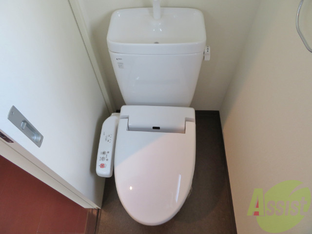 トイレ　狭いトイレでも落ち着ける場所になるかもしれませんね。