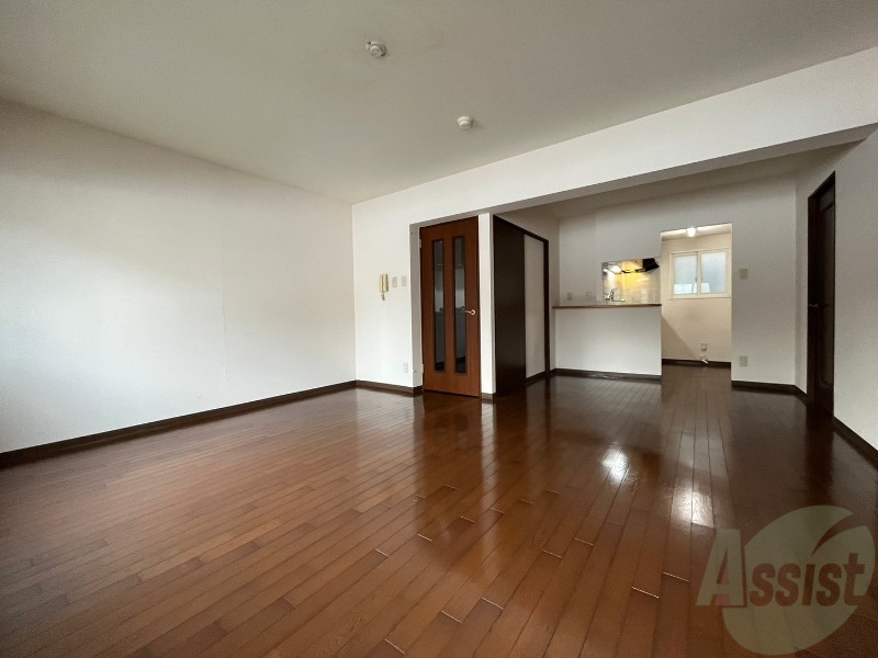 居室・リビング　広々したリビングで快適にくつろげそうです。