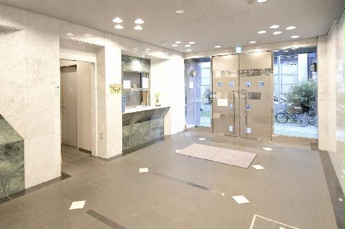 エントランス　管理人（8：00－16：00常駐）