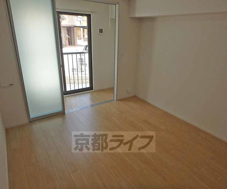 居室・リビング　サンルームのあるお部屋です