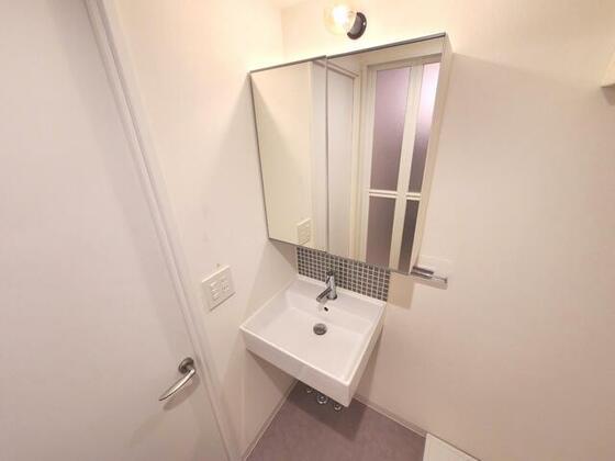 洗面設備　※別部屋の参考写真となります。