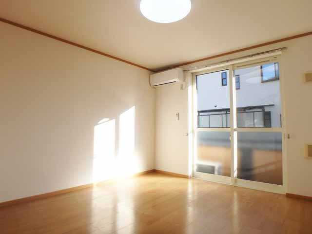 居室・リビング　１２．３帖の洋室！