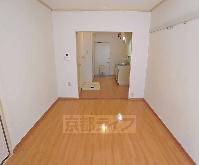 居室・リビング　洋室に改装しました。