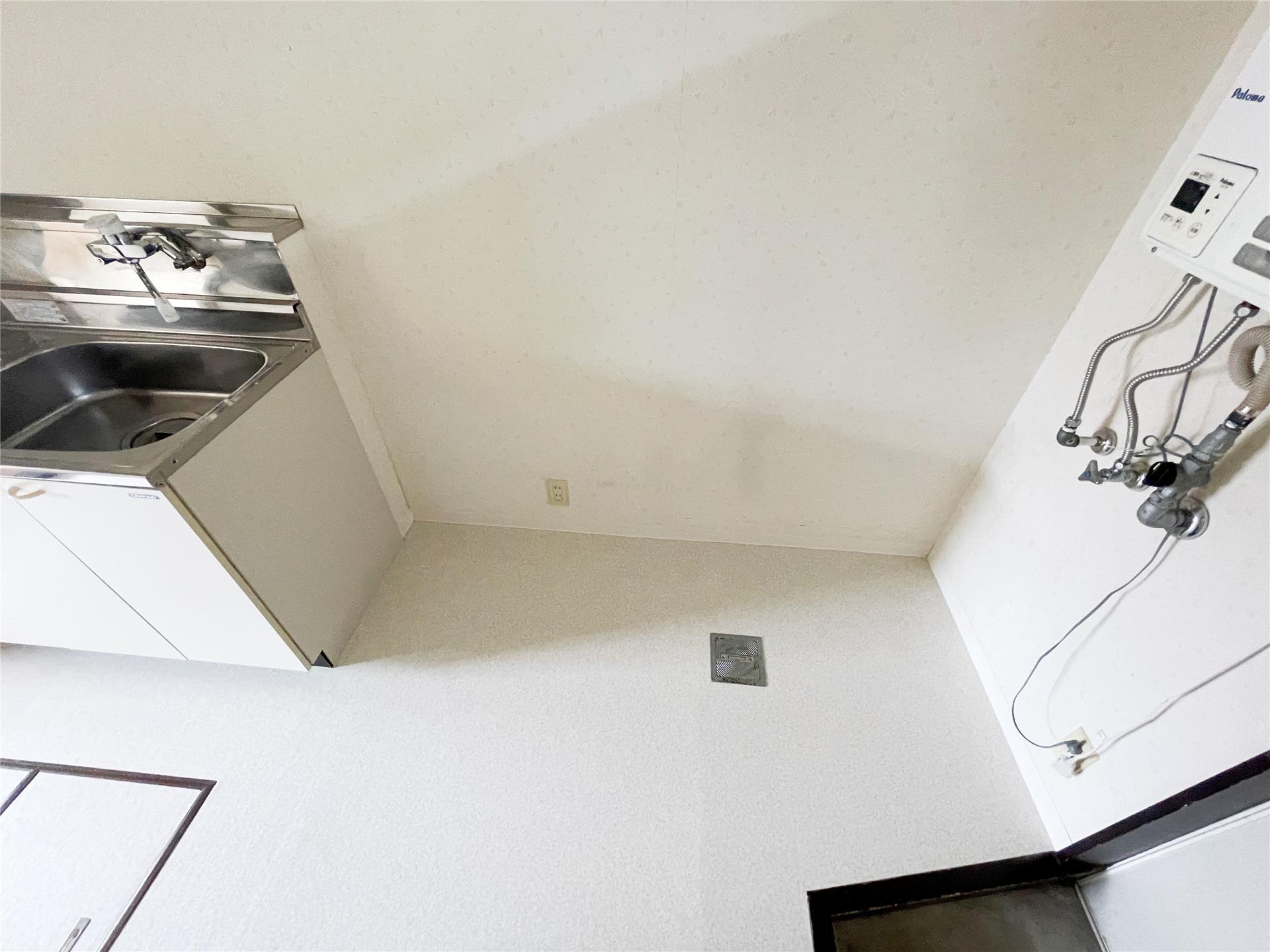 キッチン　冷蔵庫置場