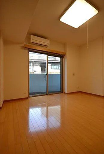 居室・リビング　※別部屋の参考写真です。