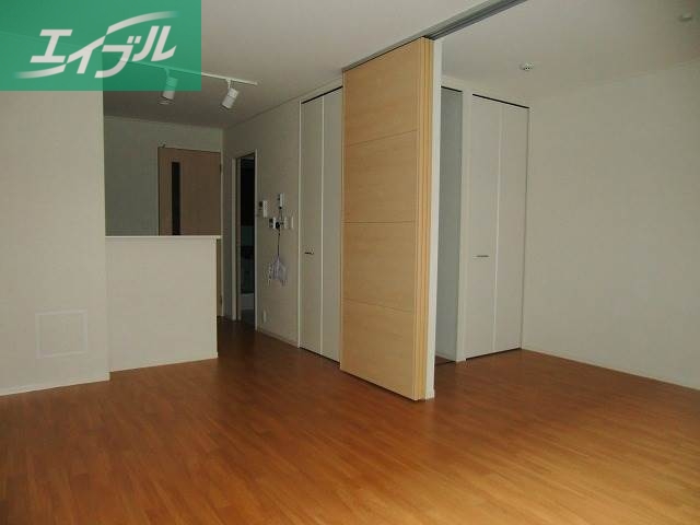 居室・リビング　別の類似物件の写真です。実際とは異なります。