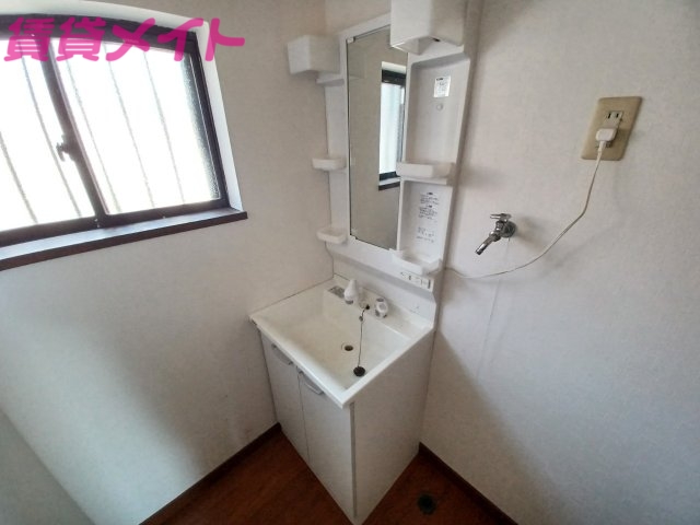 洗面設備　別棟同型画像参考