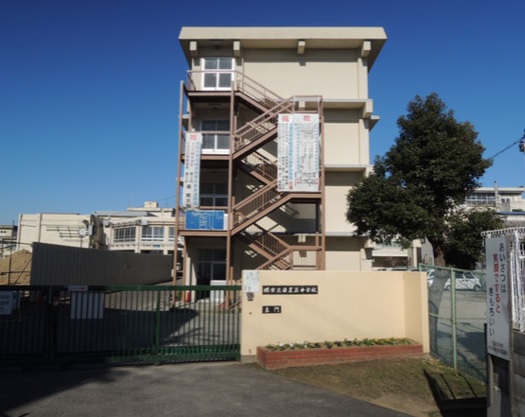 中学校　堺市立日置荘中学校（中学校）まで585m