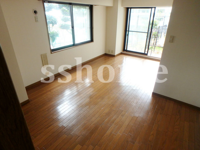 居室・リビング　広くて明るいリビング♪