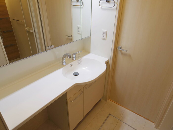 洗面設備　大型洗面化粧台