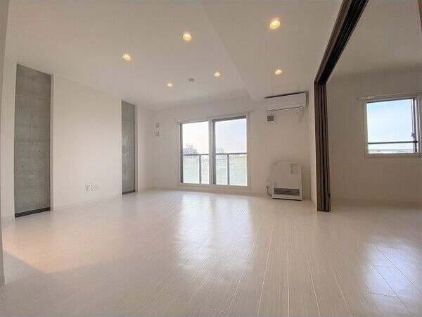 居室・リビング　明るいリビングで気持ちも明るくなりますね♪