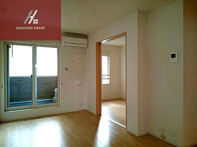 居室・リビング　こちらの居間で趣味の時間をお楽しみください