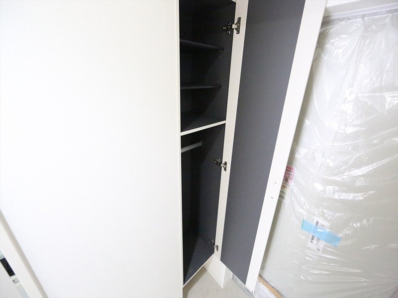 玄関　玄関　シューズボックス　姿見鏡付き（収納充実してます）同建築