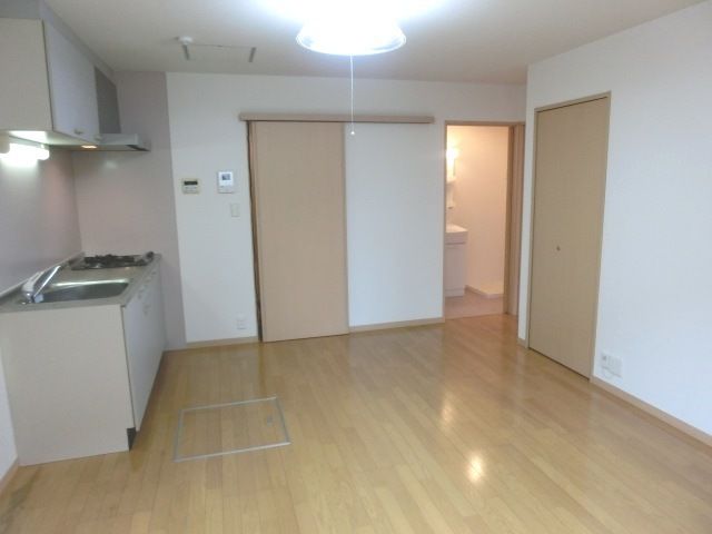 その他部屋・スペース　フローリング張りで明るさのあるお部屋です