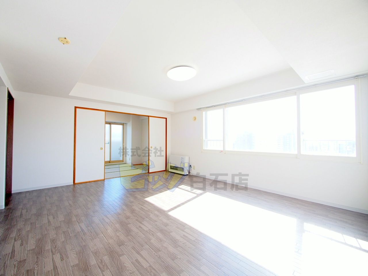 居室・リビング　日当たり良好で明るいリビングです♪