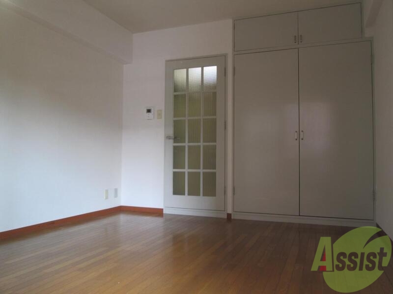 居室・リビング　一人ぐらいには十分な広さがあります。