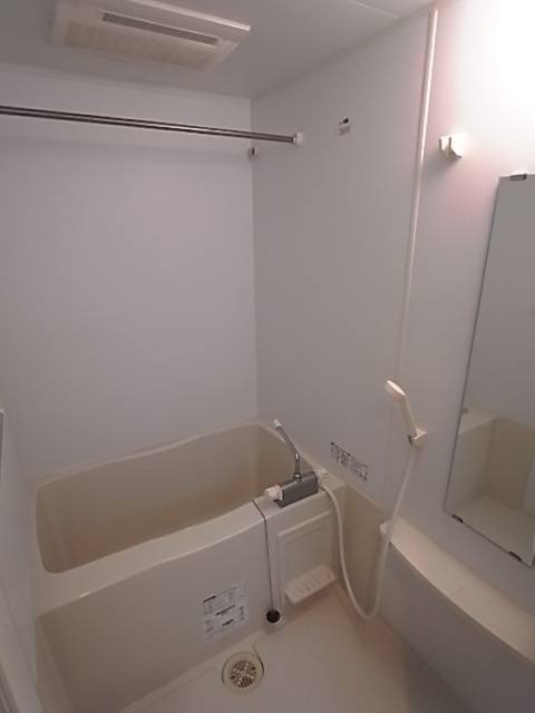 バス・シャワールーム　浴室乾燥機付きのバスルーム