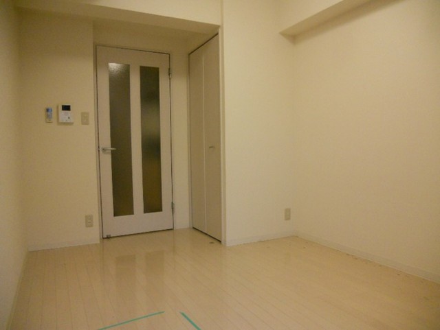 居室・リビング　室内はフローリングです