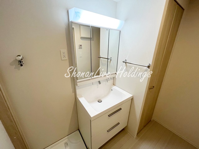 洗面設備　三面鏡洗面台♪