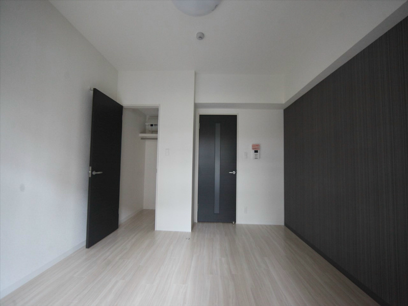 居室・リビング　洋室8.2帖　ウォークインクローゼット（収納充実してます）