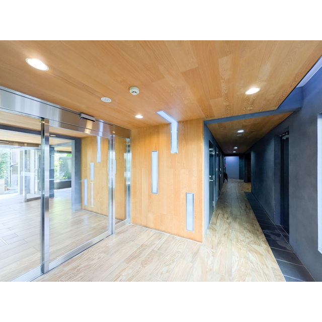 エントランス　落ち着いたエントランスです