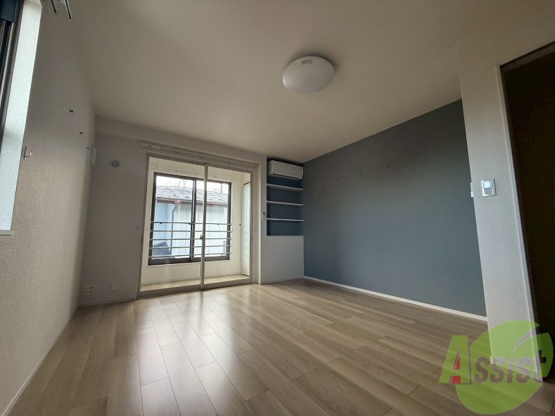 居室・リビング　洋室は１３．２帖の広々空間となってます。