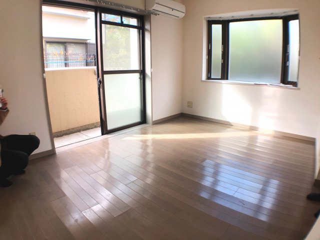 居室・リビング　エアコン付きで快適に過ごせます♪