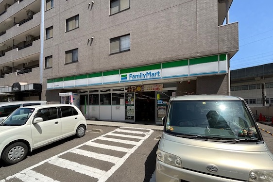 コンビニ　ファミリーマート仙台花京院店(1階)（コンビニ）まで10m