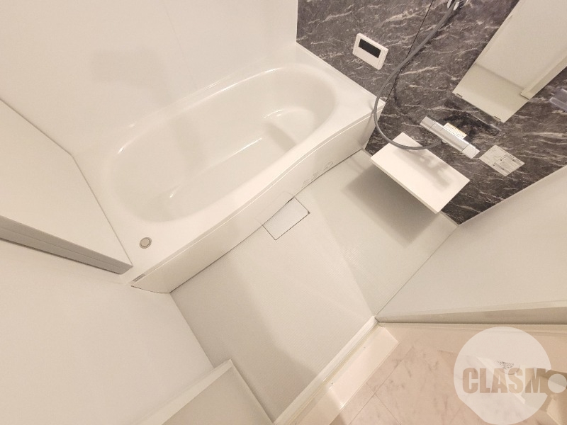 バス・シャワールーム　浴室乾燥機＆追焚機能付き広々バスルーム♪