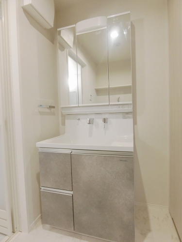 洗面設備　三面鏡シャンプードレッサー