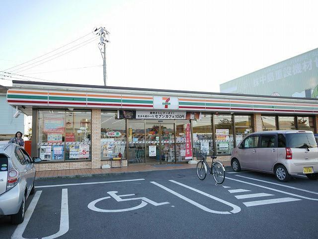 コンビニ　セブンイレブン中間中鶴店（コンビニ）まで590m