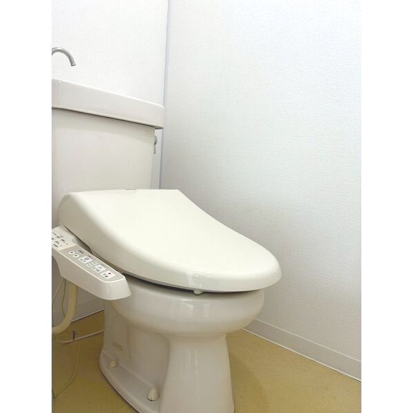 トイレ　※別室の参考写真の為、現況優先です。