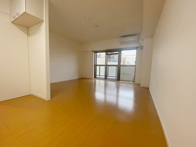 居室・リビング　※同建物の類似写真となります。