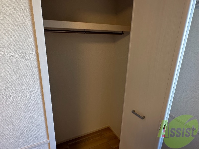 収納　収納はこちらのクローゼットをお使いください。