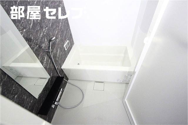 バス・シャワールーム　５号室タイプの浴室です（反転）