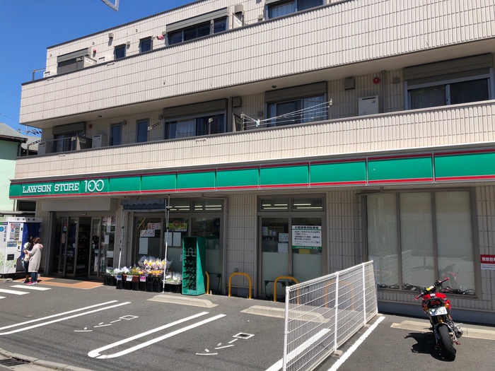 コンビニ　ローソンストア100横須賀三春町3丁目店（コンビニ）まで415m