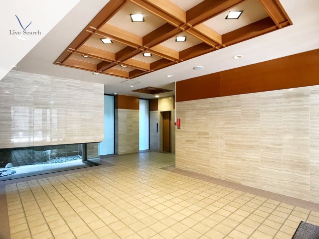 エントランス　ゆとりのあるエントランスです