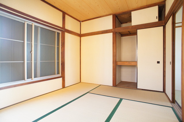 セキュリティ　雨戸設置済みです♪旅行や遠出もこれで安心ですね！