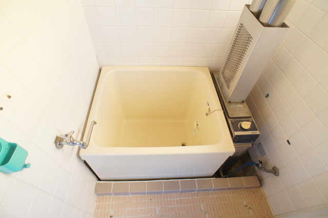 バス・シャワールーム　浴槽があるのでゆったり湯船につかれますね♪