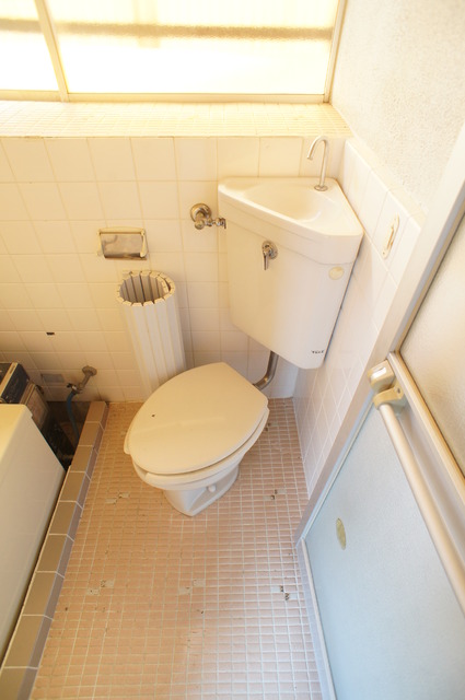 トイレ　白を基調とした空間で落ち着きます♪