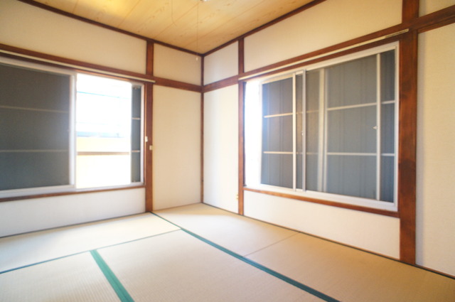 居室・リビング　２面採光なので、明るく風通しのよいお部屋です♪